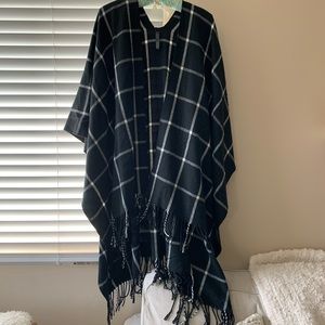 UO 🖤 Plaid Poncho